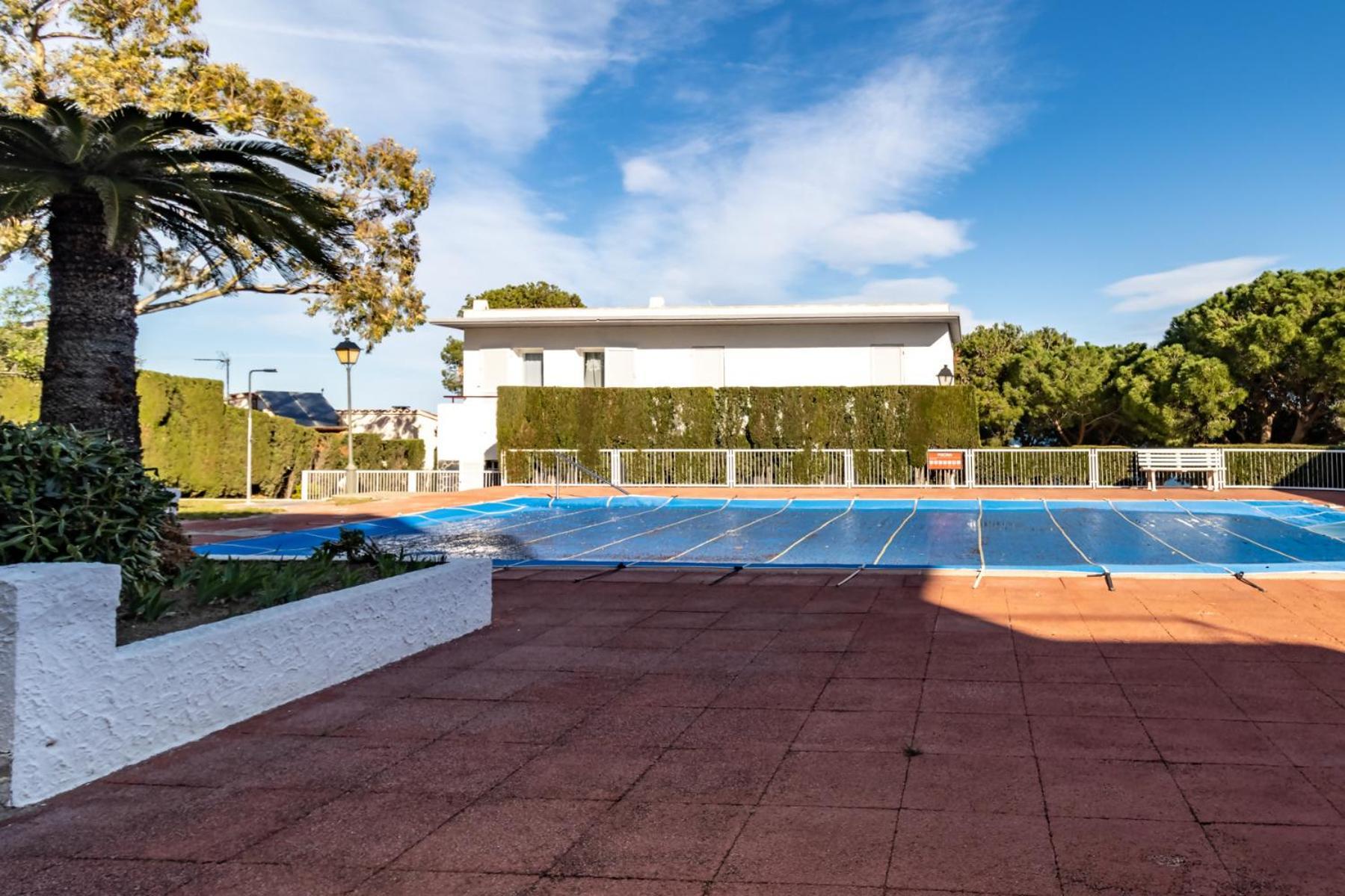 Grifeu 151 Casa Adosada Con Piscina Comunitaria Villa Llanca Exterior photo